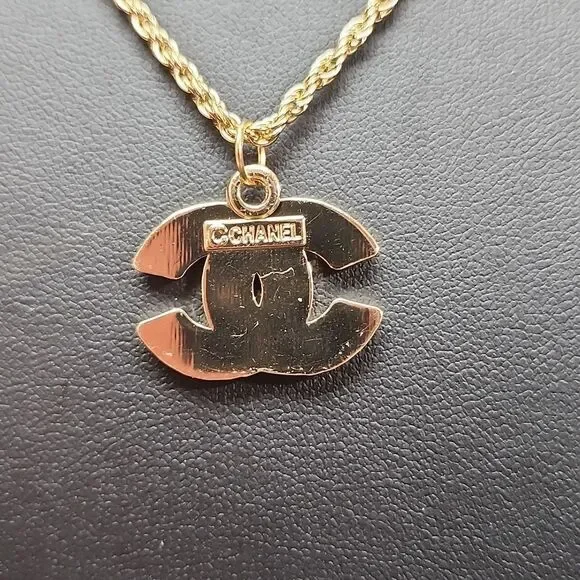 Repurposed Charm On 21" Unbranded Chain - Picture 6 of 6